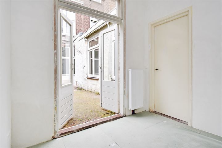 Bekijk foto 30 van Van Loostraat 44