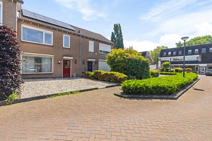 Bekijk foto 1 van Debussystraat 18