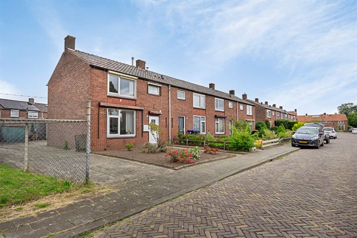 View photo 6 of Lariksstraat 1