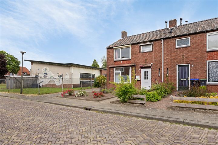 Bekijk foto 32 van Lariksstraat 1