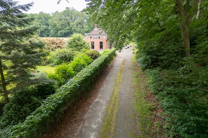 Bekijk foto 2 van Burg. J.G. Legroweg 62