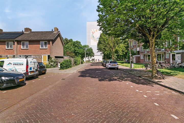 Bekijk foto 20 van Beethovenlaan 666