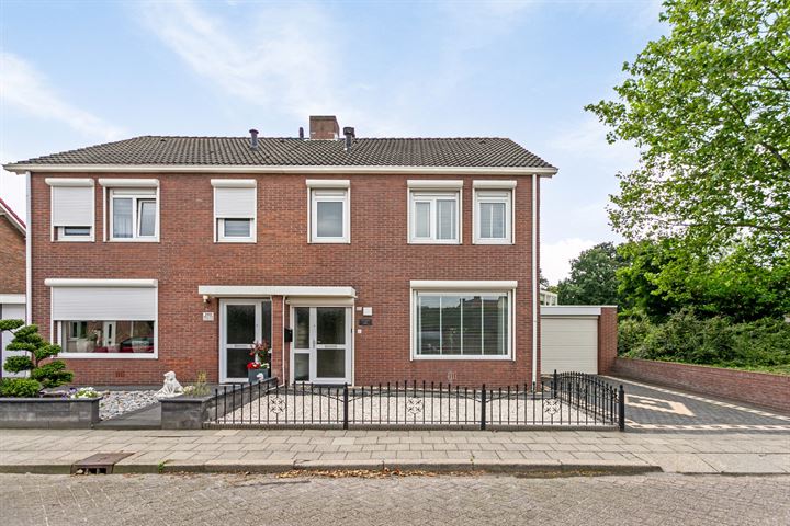 View photo 1 of Leeuwerikstraat 105