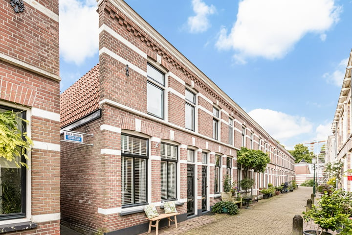 View photo 2 of Emmastraat 7