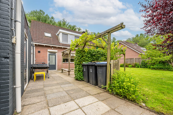 Bekijk foto 45 van Liesbethstraat 39