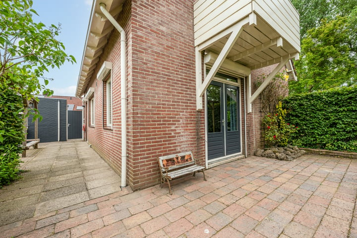 Bekijk foto 51 van Liesbethstraat 39