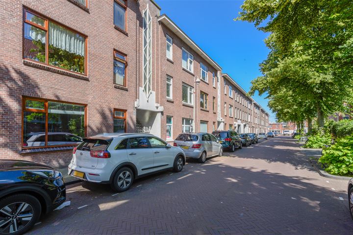 Bekijk foto 1 van Naarderstraat 149