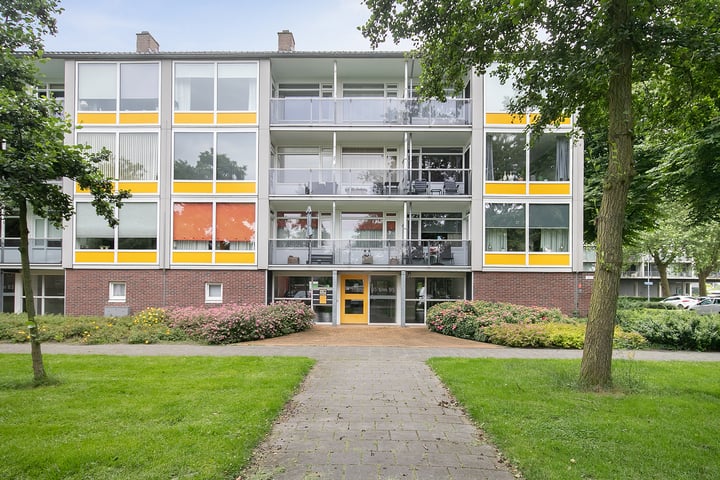 Bekijk foto 1 van van Linschotenstraat 89