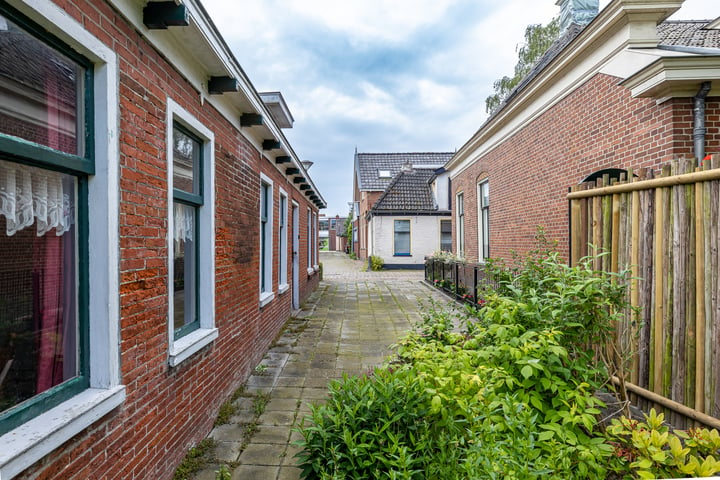 View photo 9 of Plantsoenstraat 26