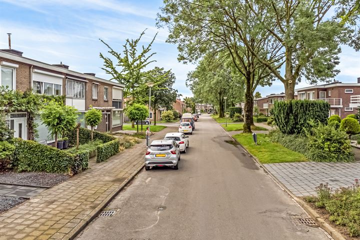 Bekijk foto 2 van Landsteinerstraat 52