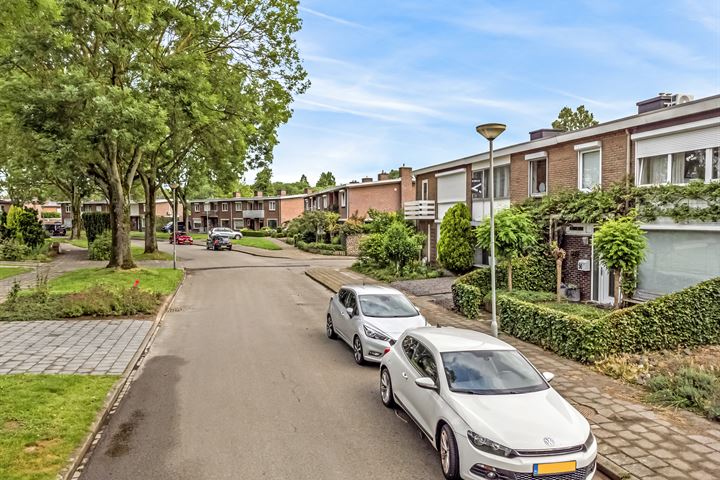 Bekijk foto 3 van Landsteinerstraat 52