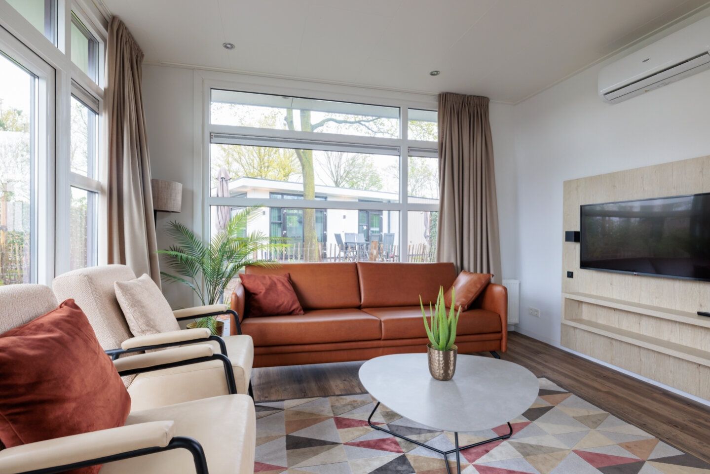 Photo 12 of Loverensestraat 11-K13