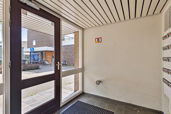 Bekijk foto 37 van Voltastraat 5