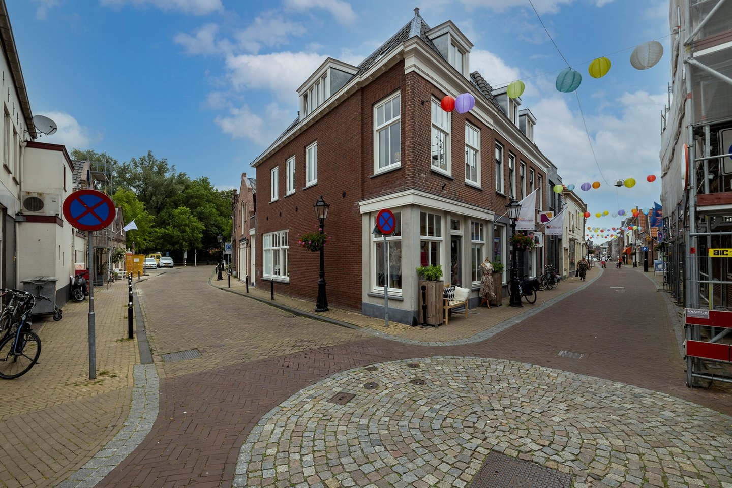 View photo 2 of Lopikerstraat 42