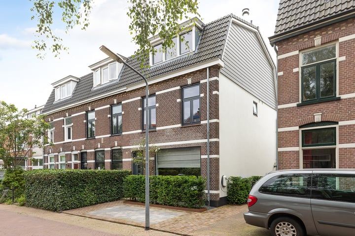 View photo 30 of Chrysantenstraat 39