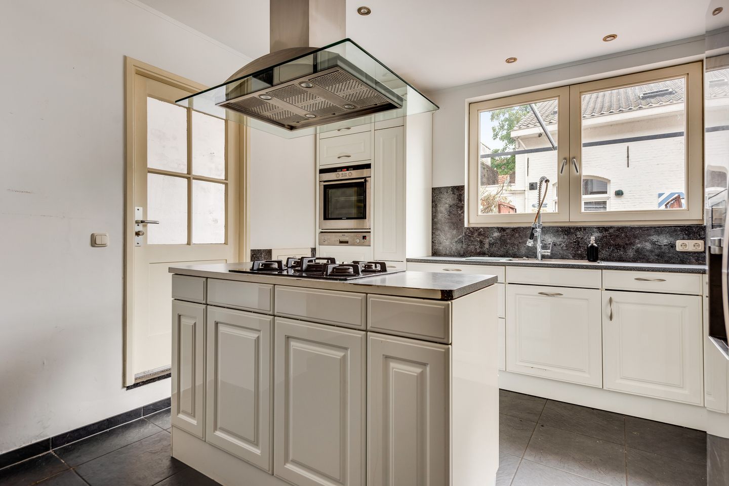 Foto 14 van Pastoorswal 6