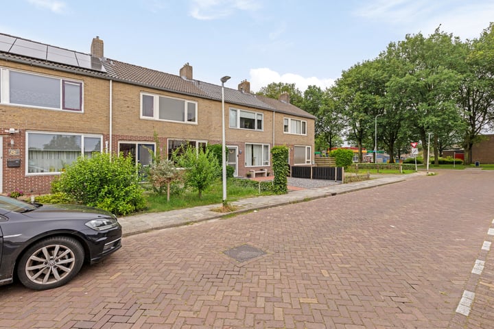 Bekijk foto 3 van Gentiaanstraat 6