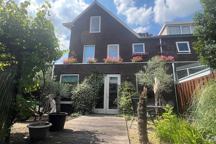 Bekijk foto 42 van Henriette Roland Holststraat 28