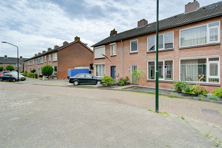 Bekijk foto 2 van de Lannoystraat 16