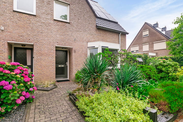 Foto 30 van Den Akker 18