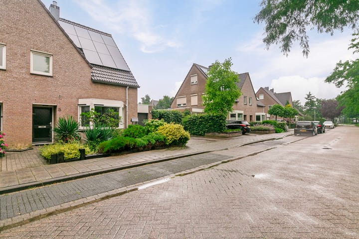 Foto 33 van Den Akker 18