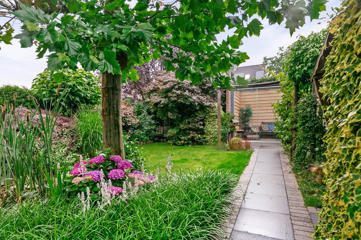 Foto 35 van Den Akker 18