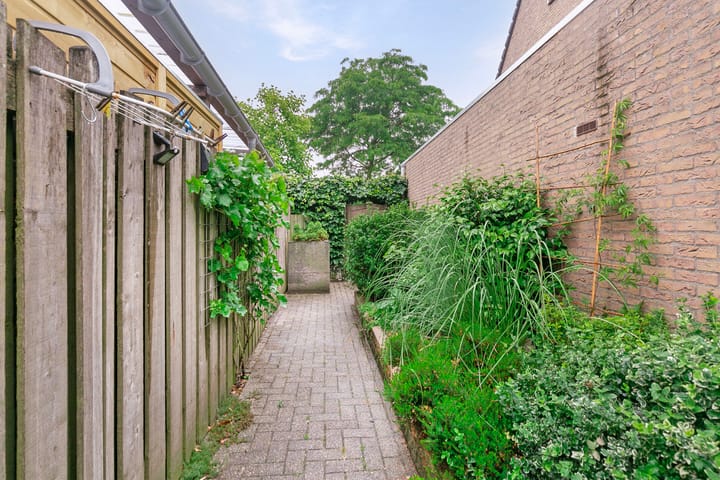 Foto 37 van Den Akker 18