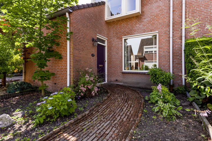 Bekijk foto 30 van Gentiaanstraat 3