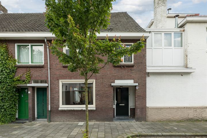 View photo 2 of Rosa Manusstraat 9