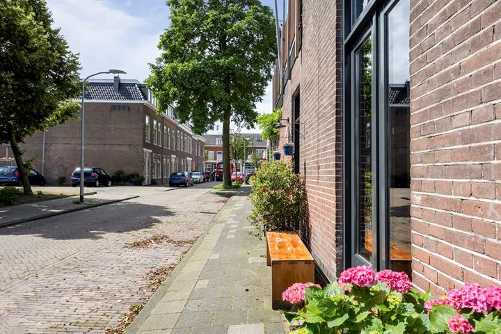 Bekijk foto 32 van Van Zompelstraat 4