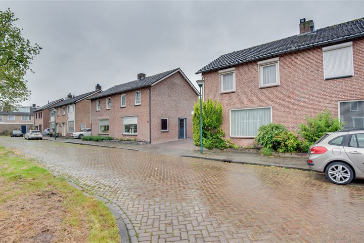 Bekijk foto 5 van Monseigneur Zwijsenstraat 22