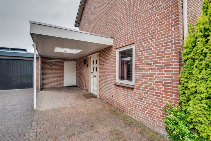 Bekijk foto 33 van Monseigneur Zwijsenstraat 22