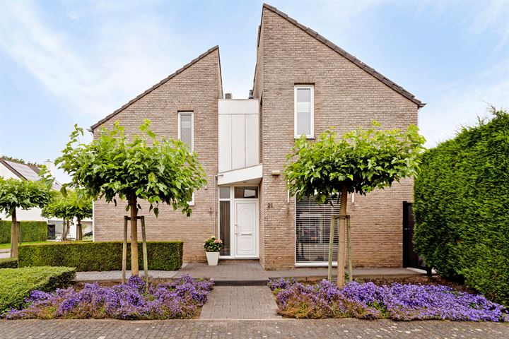 View photo 2 of Rustenburgstraat 21