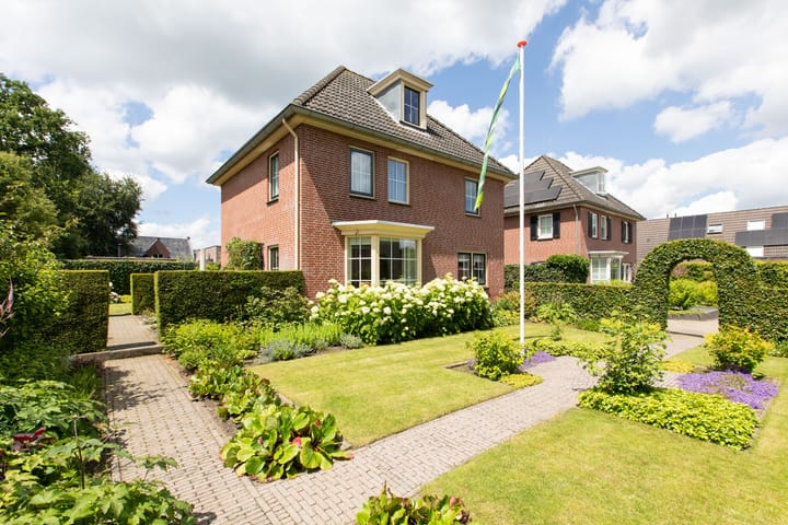 Photo 1 of Meester Helmesstraat 1