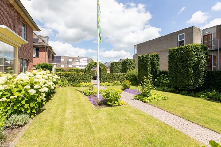 Photo 7 of Meester Helmesstraat 1