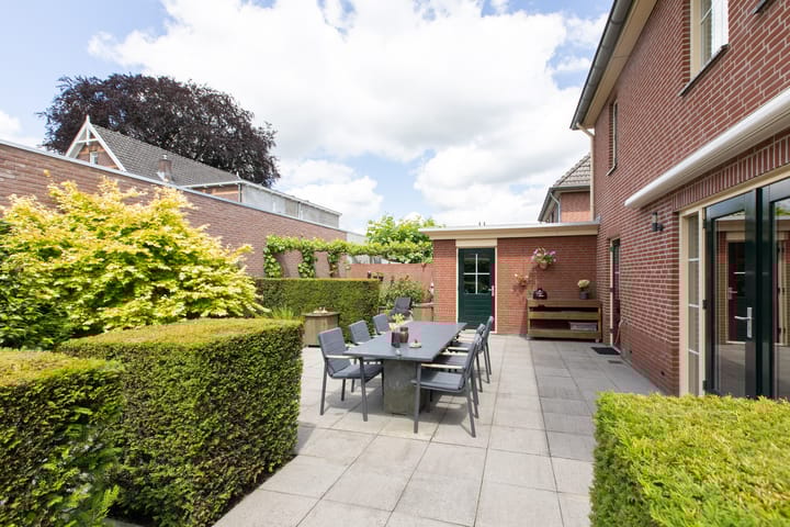 Photo 32 of Meester Helmesstraat 1