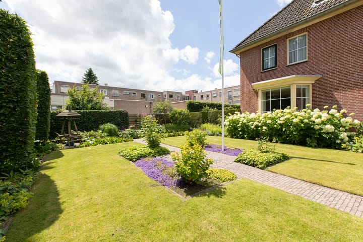 Photo 42 of Meester Helmesstraat 1