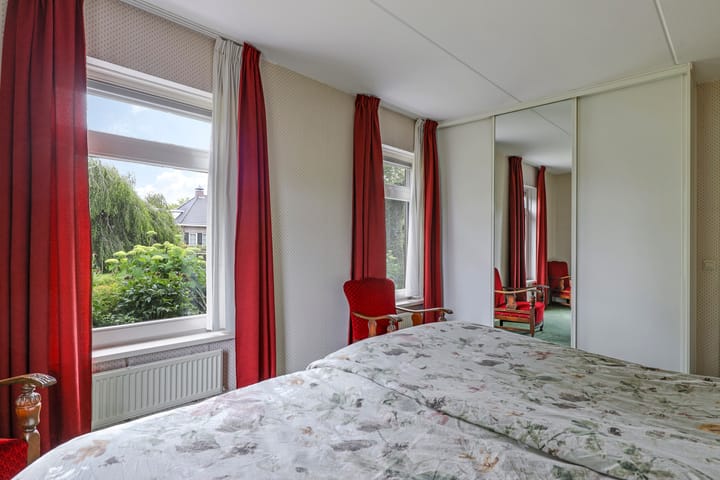 Foto 33 van Spoorstraat 2