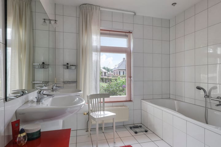 Foto 34 van Spoorstraat 2