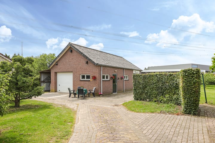 Foto 51 van Spoorstraat 2