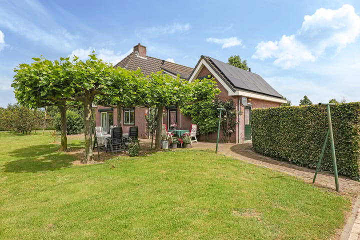 Foto 62 van Spoorstraat 2