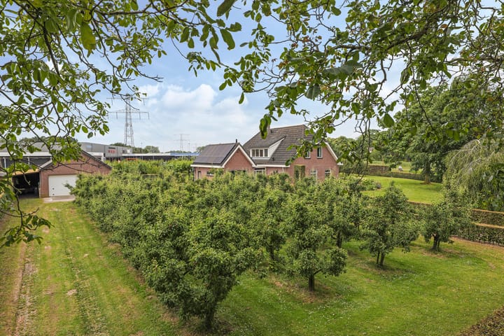 Foto 81 van Spoorstraat 2