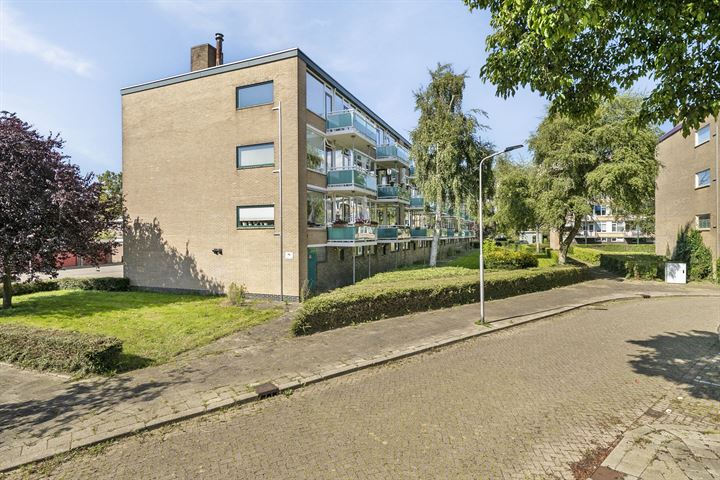 Bekijk foto 28 van Van Anrooystraat 477