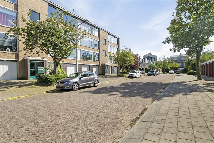 Bekijk foto 29 van Van Anrooystraat 477