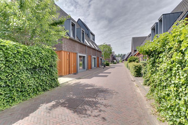 Bekijk foto 40 van Vierkantemorgenstraat 1