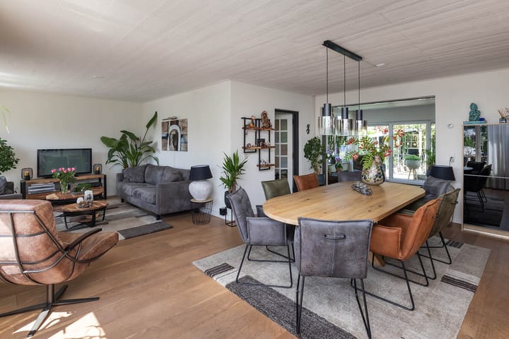 Photo 2 of Vosmeerstraat 20