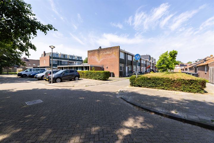 Bekijk foto 30 van Klaproosstraat 13