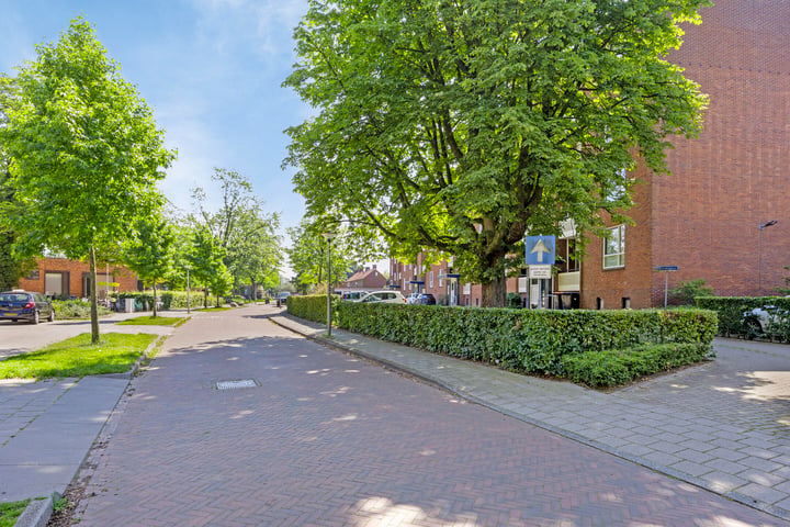 Bekijk foto 25 van Van Musschenbroekstraat 68-4