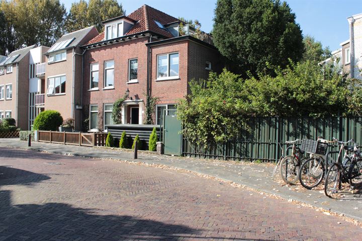 View photo of Pompe van Meerdervoortstraat 2