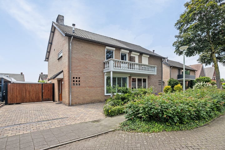 Bekijk foto 1 van Veldstraat 42